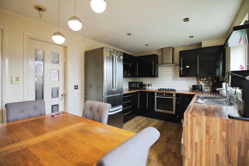 Property photo 2 of 21 Kitchen