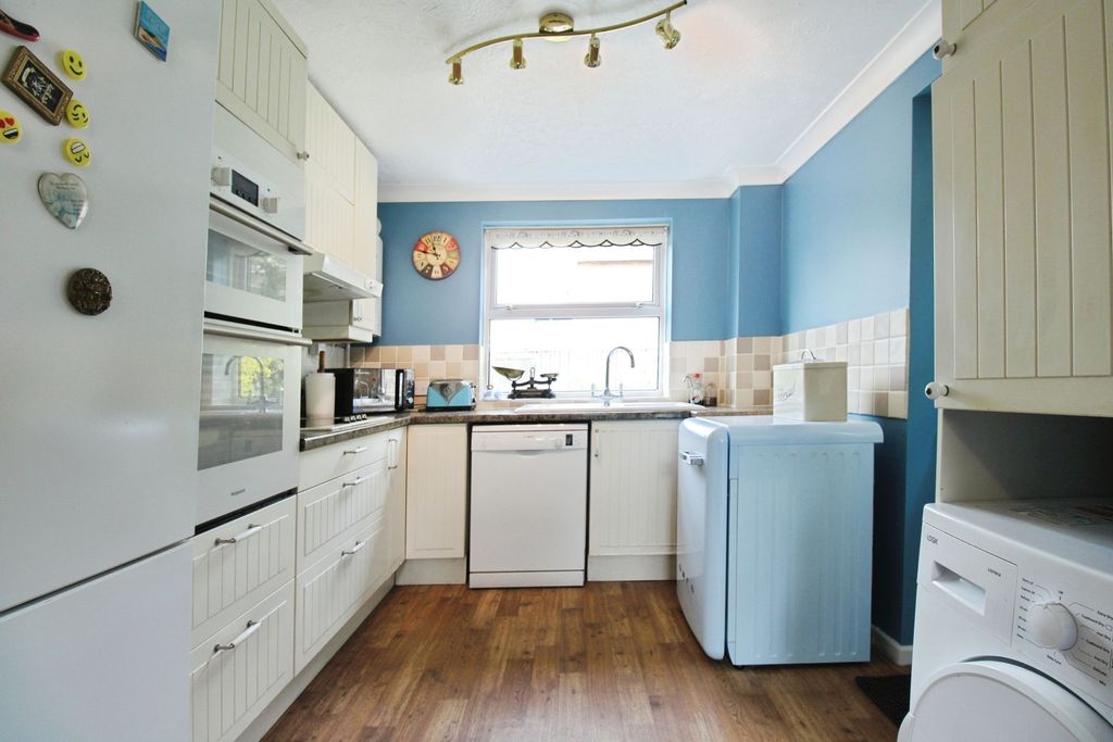 Property photo 3 of 20