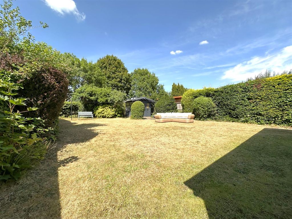 Property photo 3 of 29 Generous &amp; Private Garden 169