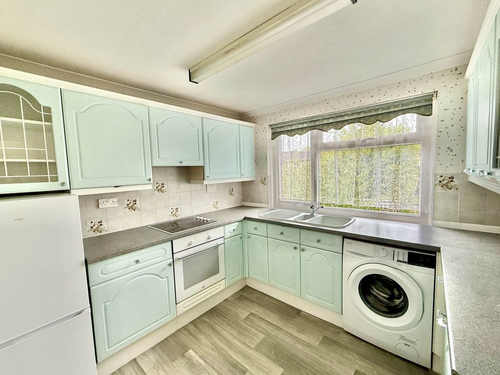 Property photo 2 of 21