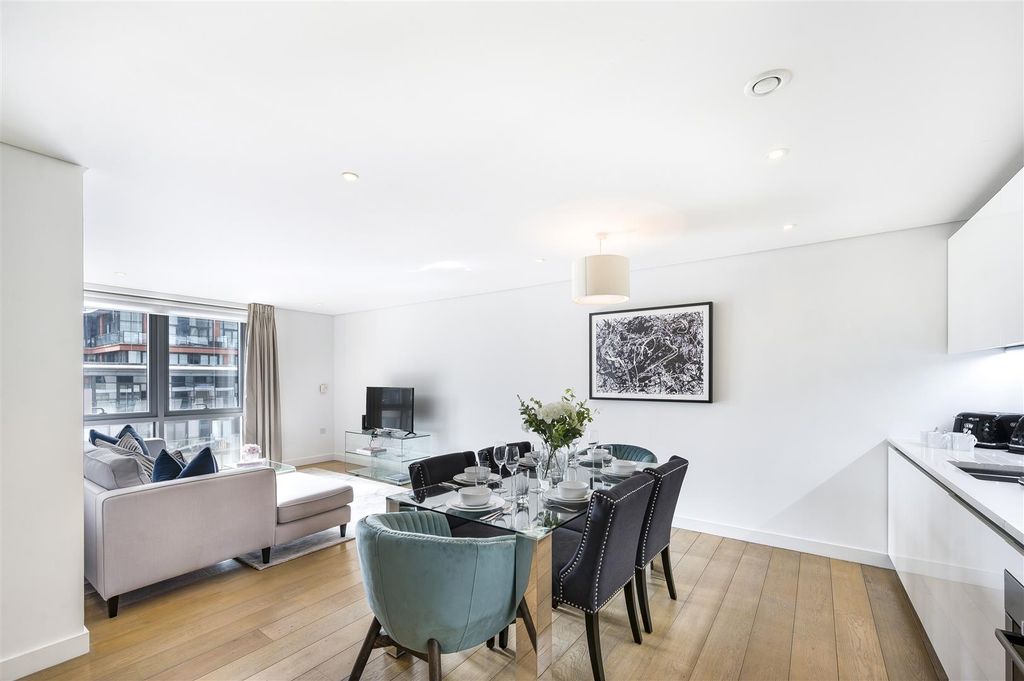 Property photo 3 of 14 8460410-Interior10.Jpg