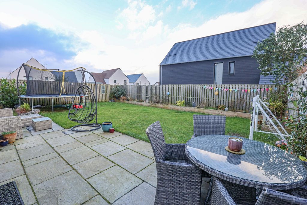 Property photo 2 of 20