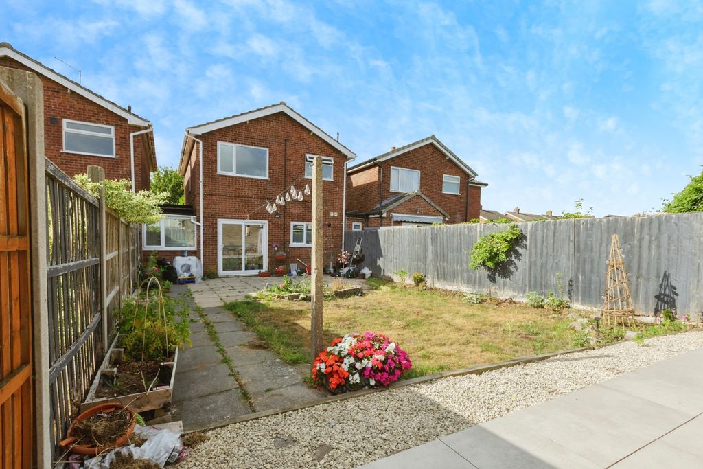 Property photo 2 of 17 Photo