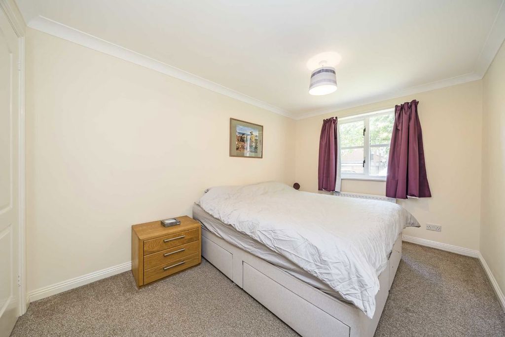 Property photo 3 of 6