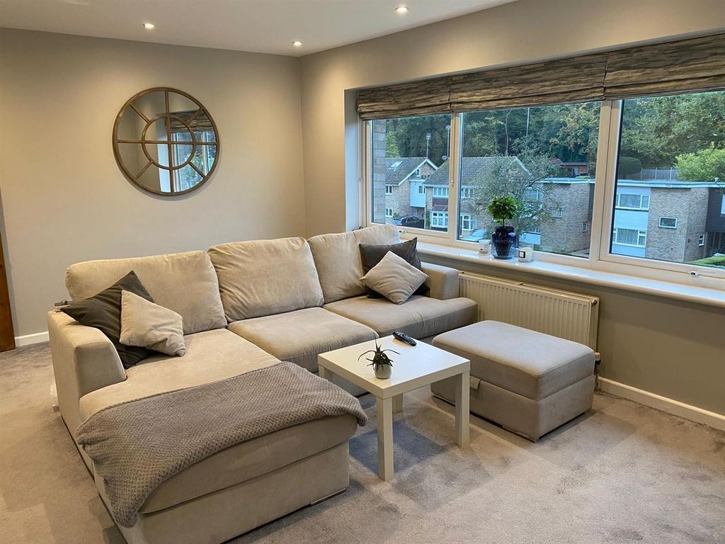 Property photo 2 of 9 01923 228822