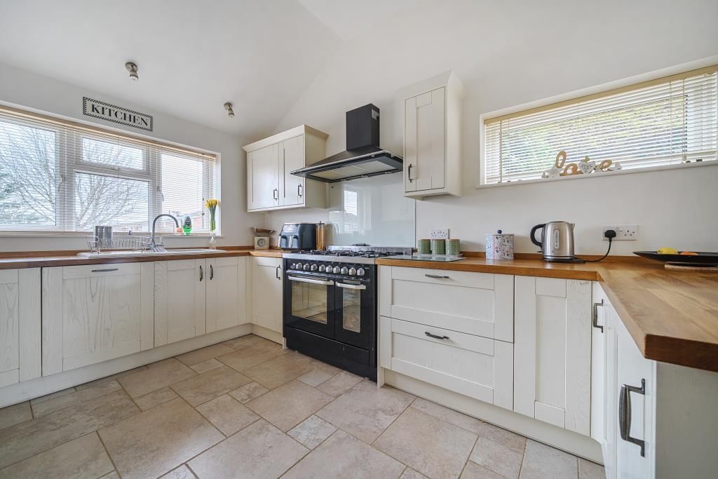 Property photo 2 of 21 Kitchen