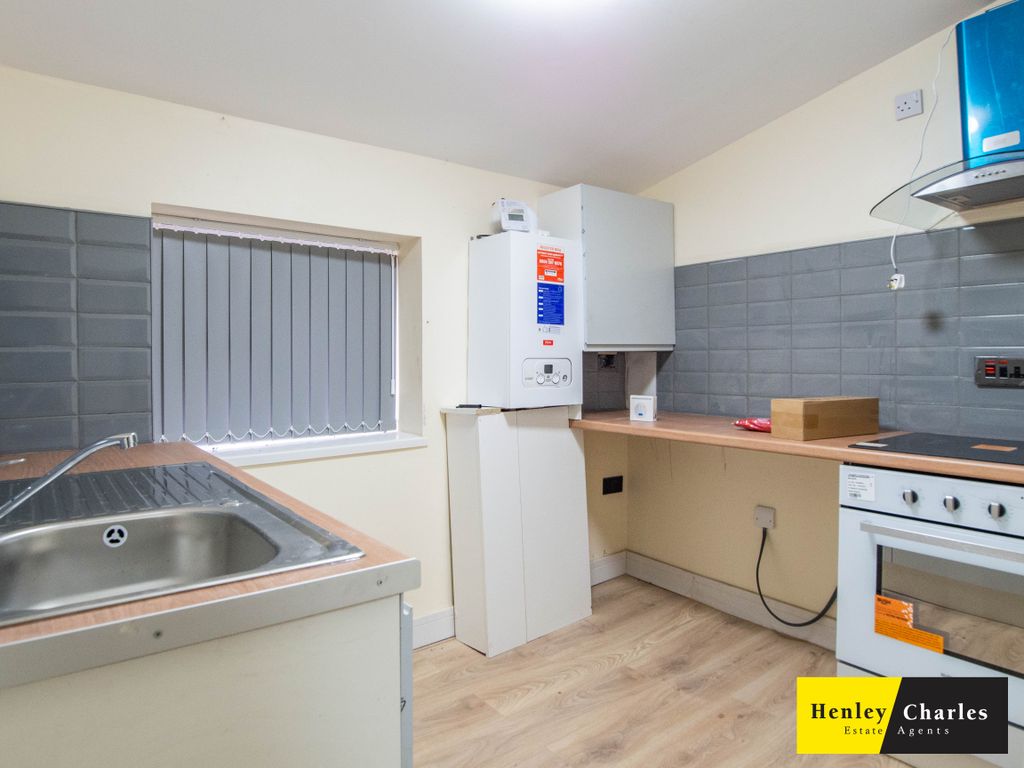 Property photo 3 of 5 Pc068075