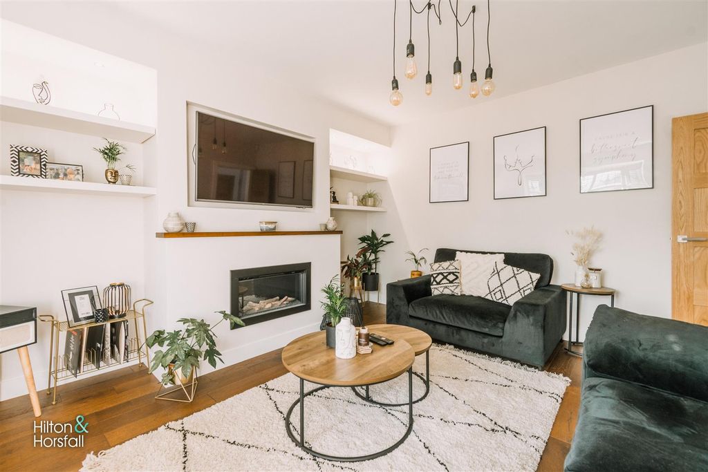 Property photo 3 of 21 Ellesmere Avenue