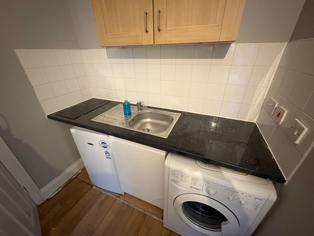Property photo 3 of 5 26030dc7-85d7-40Cb-A4F1-77437A88d075