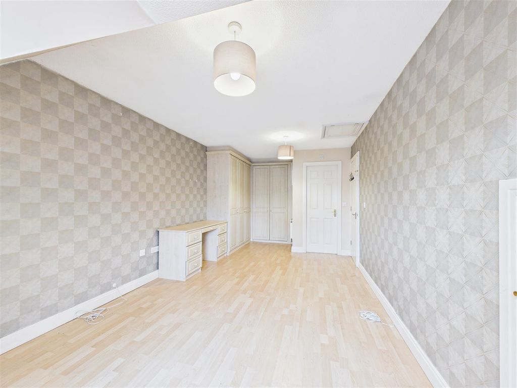 Property photo 3 of 13 Cam05193G0-Pr0066-Still003.Jpg