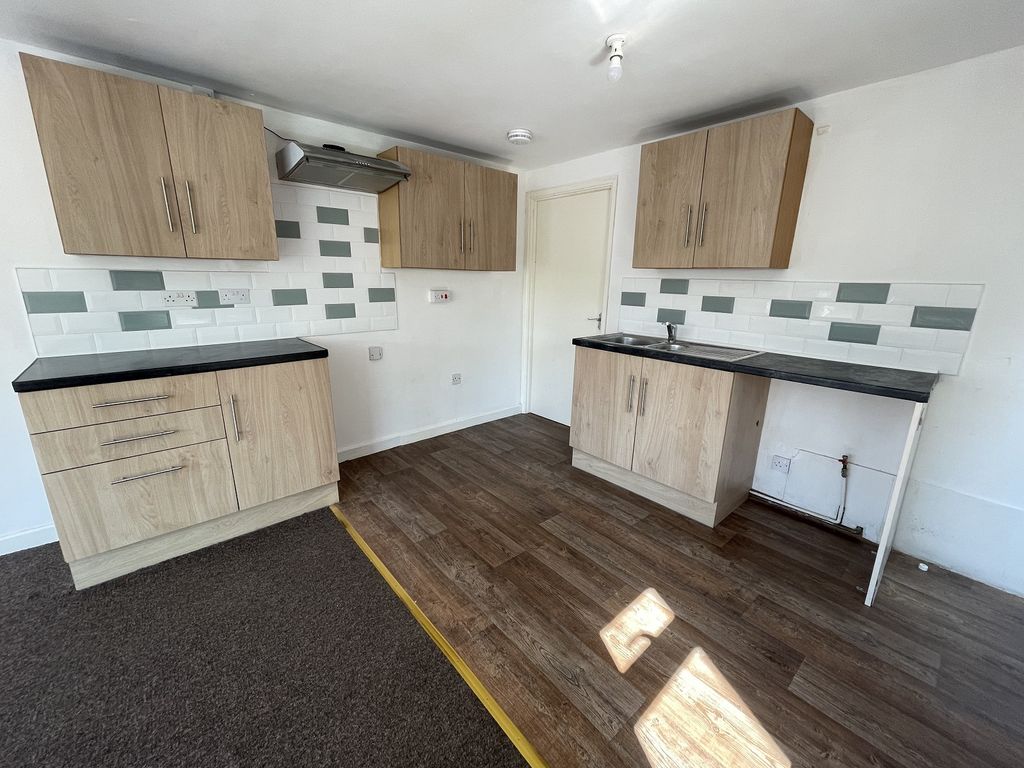 Property photo 3 of 11 Kitchen Space