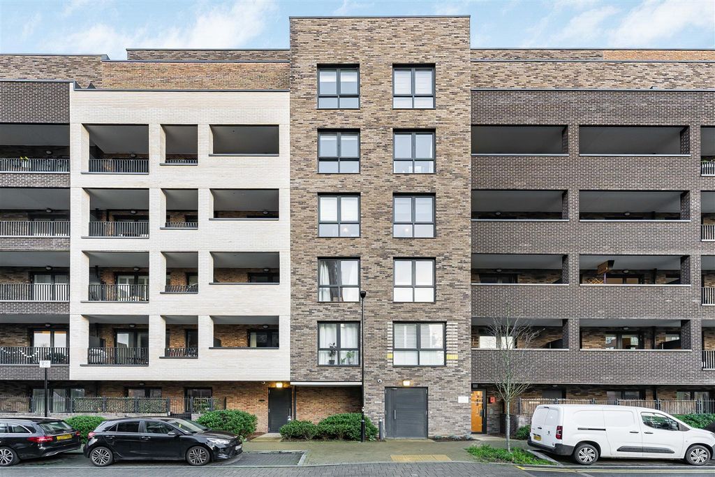 Property photo 2 of 18 2