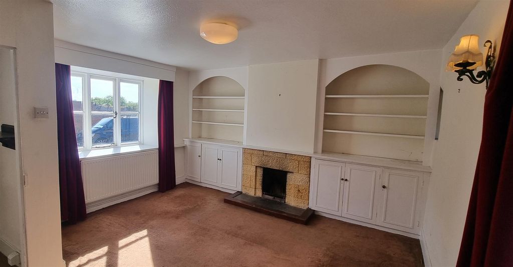 Property photo 3 of 35 Living Room