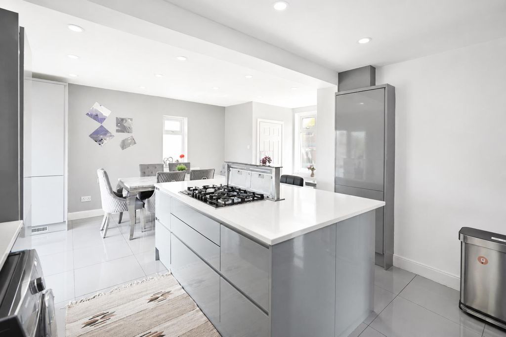 Property photo 1 of 45 Kitchen.Png