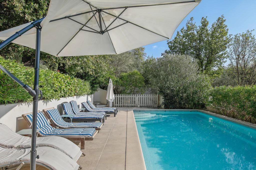 Property photo 2 of 24