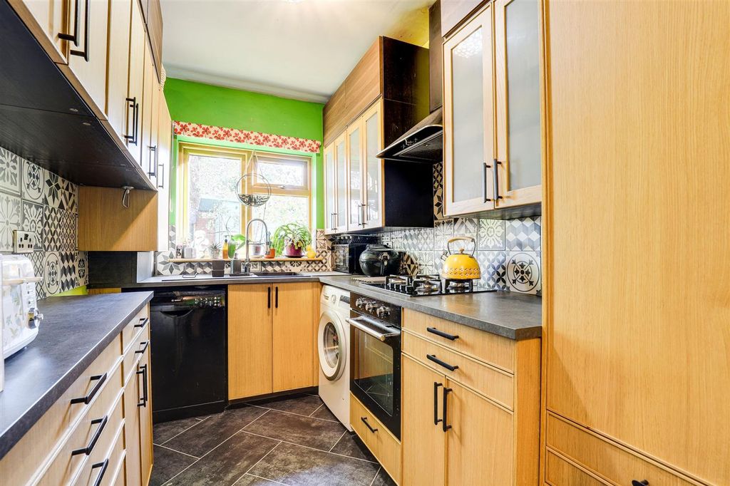 Property photo 2 of 23