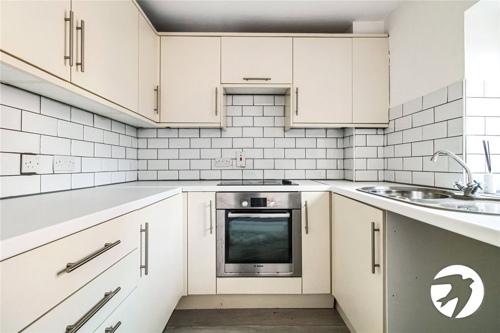 Property photo 3 of 8 Kitchen