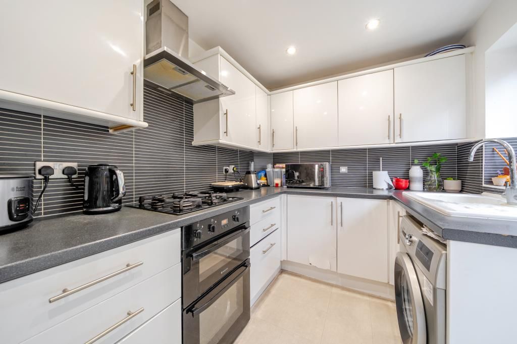 Property photo 3 of 20 Kitchen