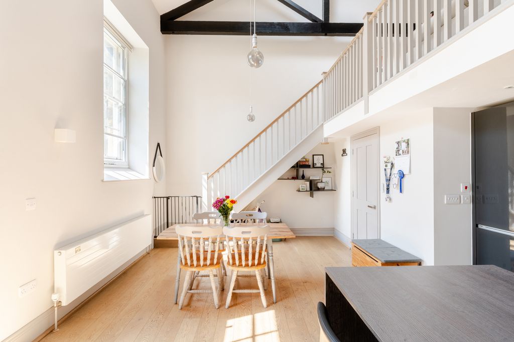 Property photo 1 of 18 A7401752-Hdr-11-15
