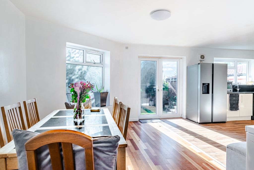 Property photo 3 of 24 Kitchen1