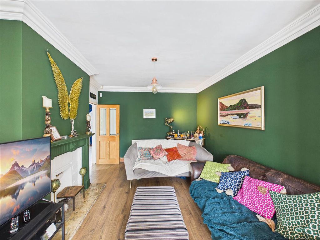 Property photo 2 of 19 E3F5E285599B4F10A875E58E1849Fd00_100_Cam05207G0-Pr