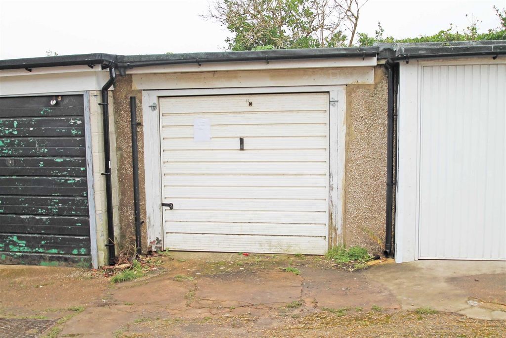 Property photo 1 of 1 Garage.Jpg