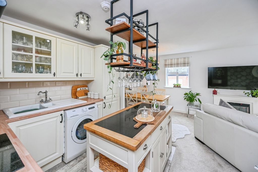 Property photo 3 of 16 Pbox-Img.Jpg