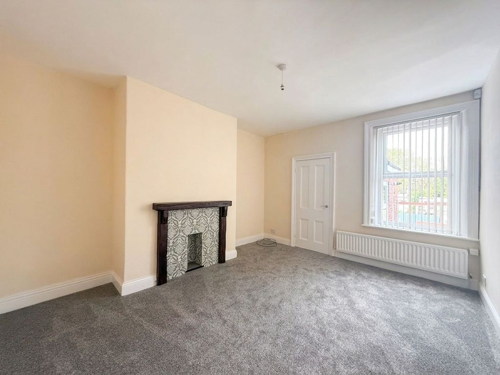 Property photo 2 of 10 Living Room