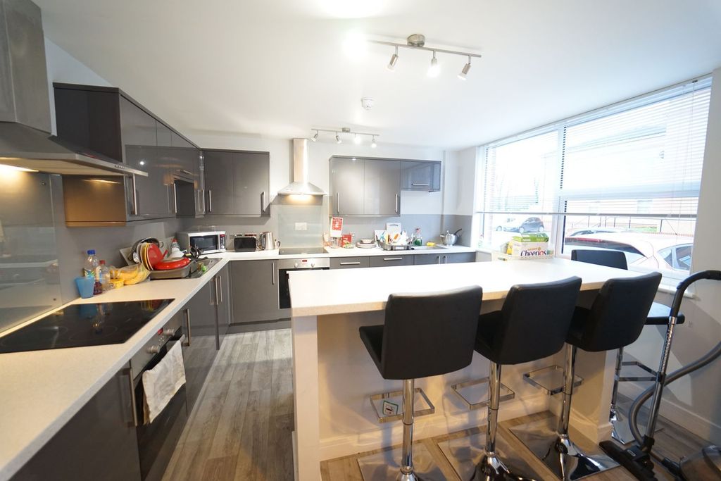 Property photo 2 of 8 Kitchen