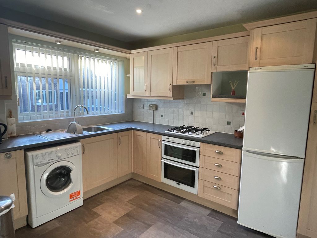 Property photo 2 of 10 Kitchen