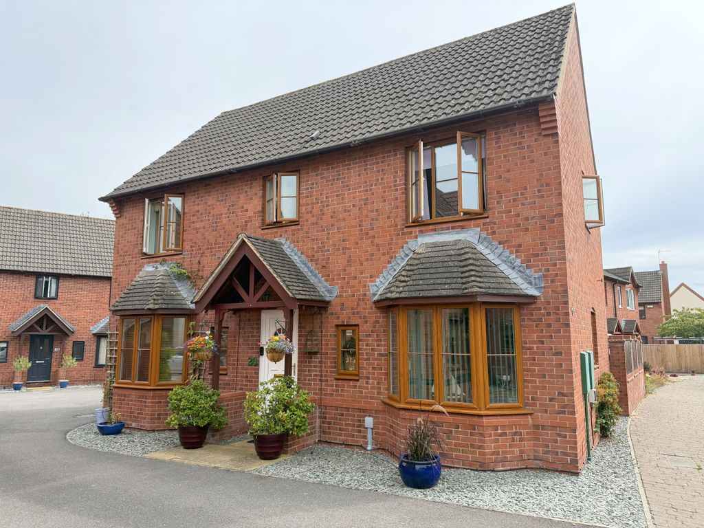 Property photo 1 of 20 4 Bedroom Detached House For Sale