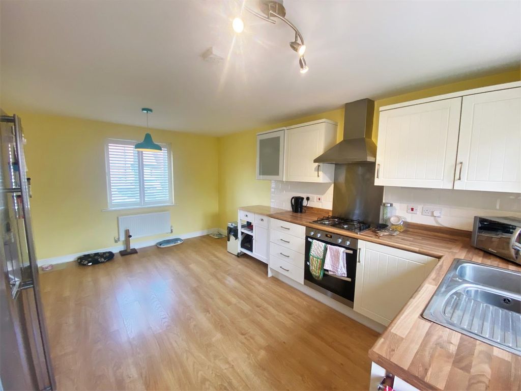 Property photo 3 of 13 Kitchen