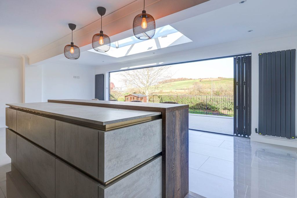 Property photo 3 of 42