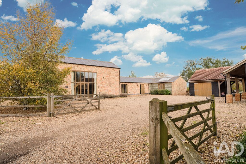 Property photo 1 of 50