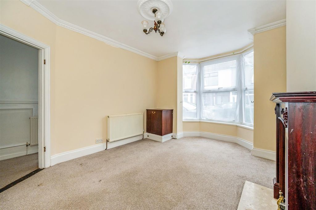 Property photo 3 of 21 Sitting Room