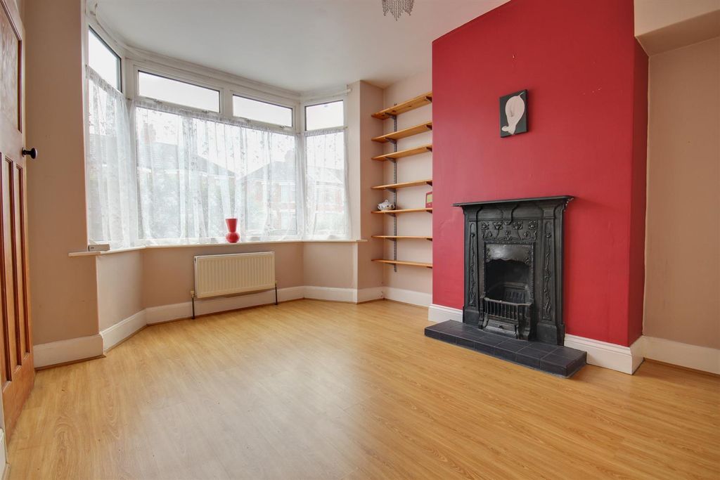 Property photo 2 of 12 Keswick Gardens (9).Jpg