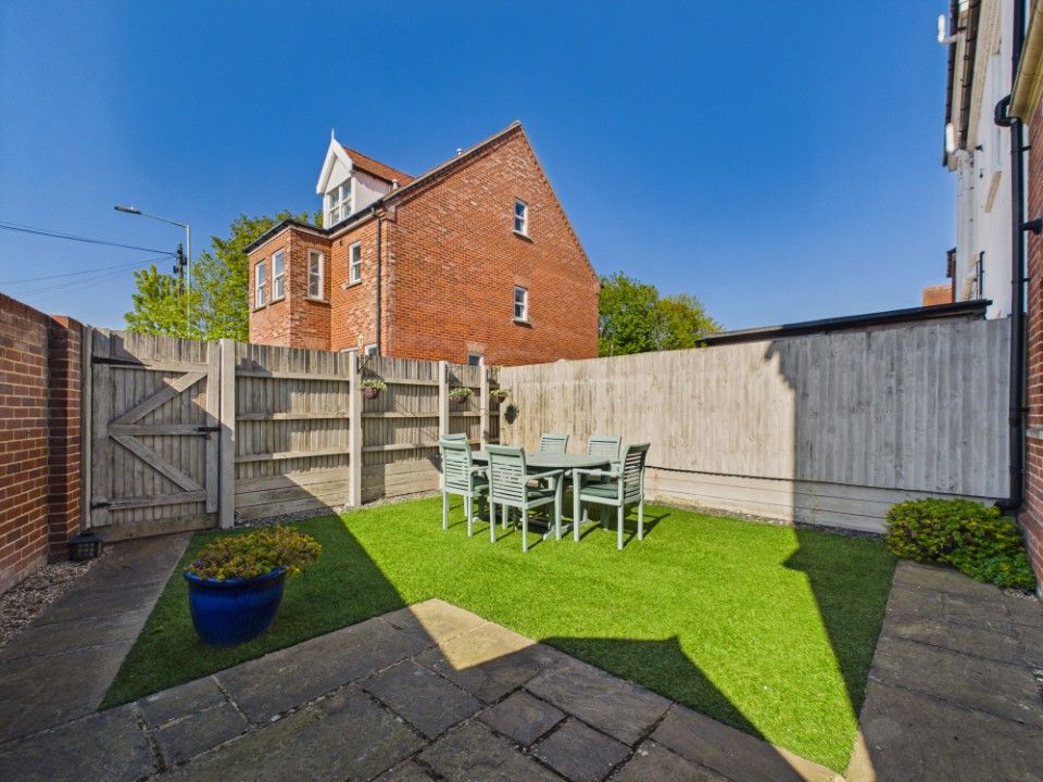 Property photo 2 of 27