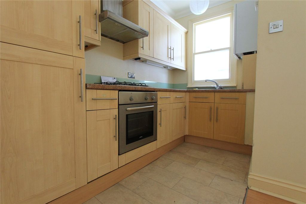 Property photo 3 of 10 Kitchen