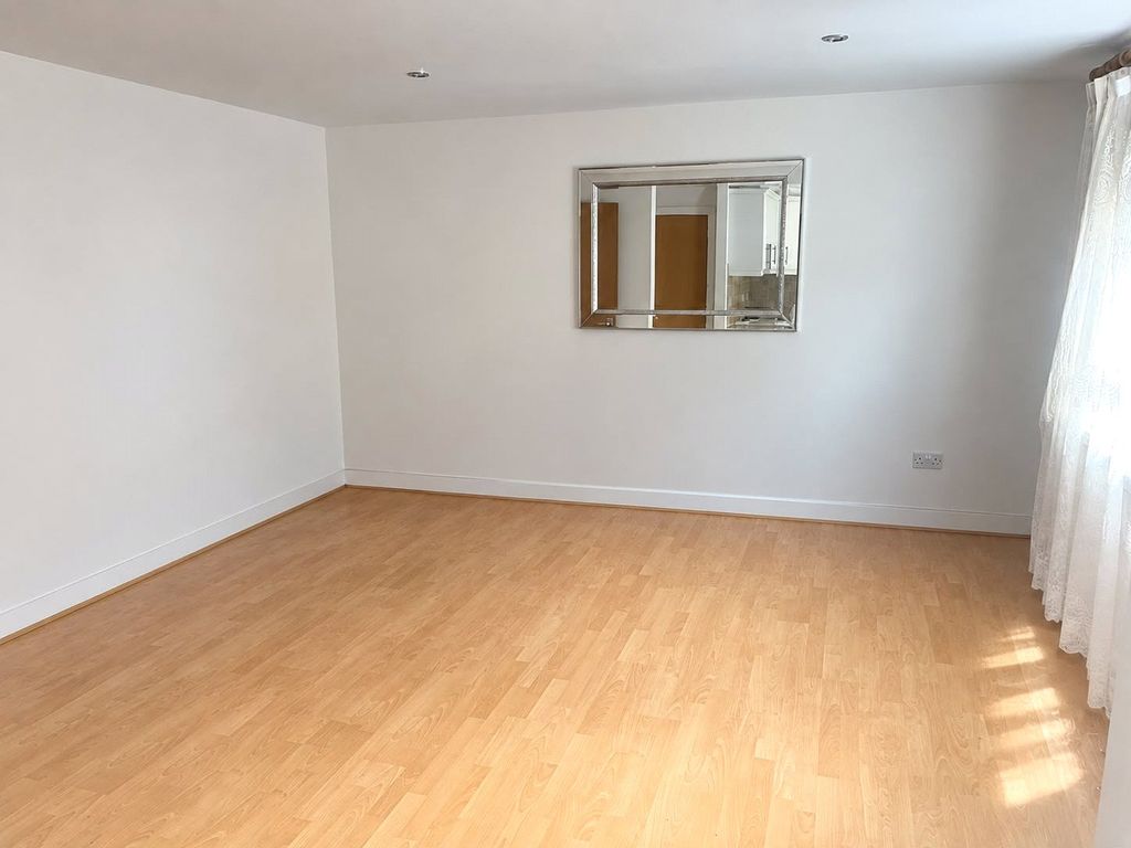 Property photo 2 of 7 Living Area