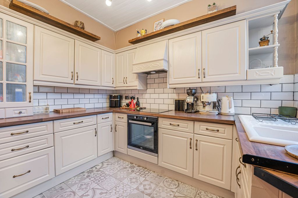 Property photo 3 of 29