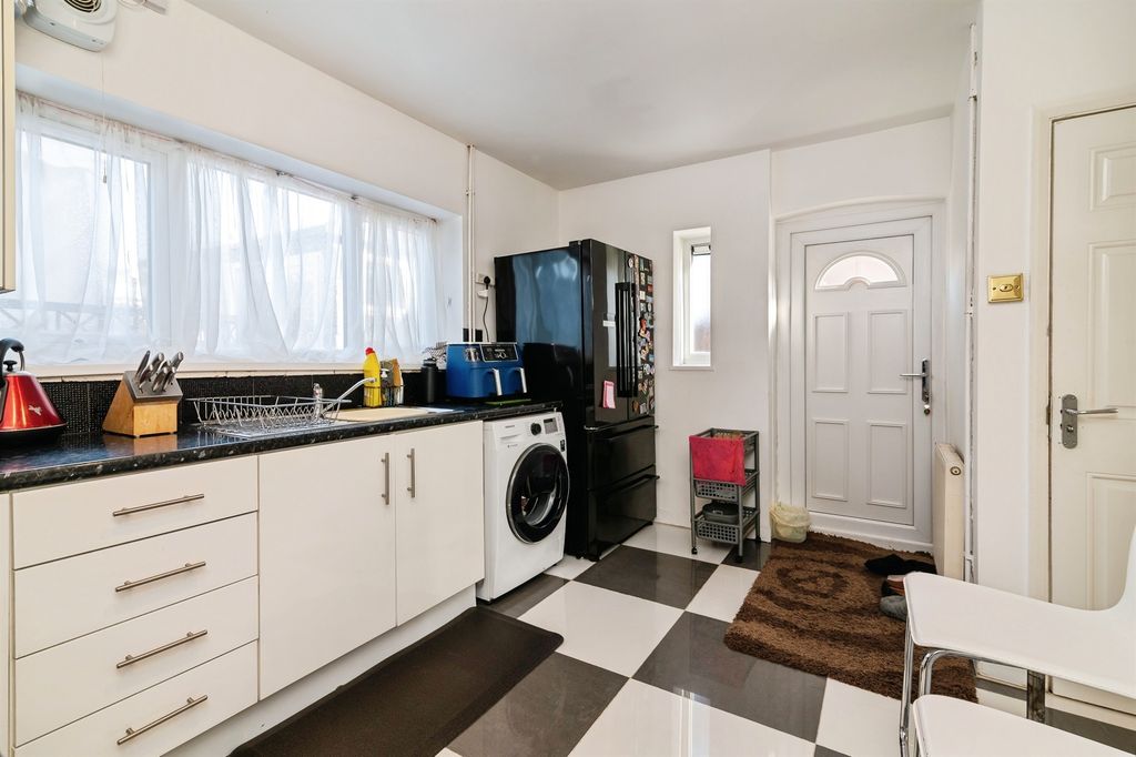 Property photo 3 of 21