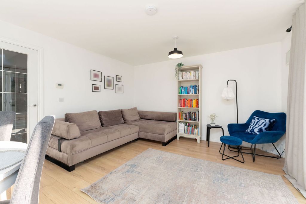 Property photo 2 of 21