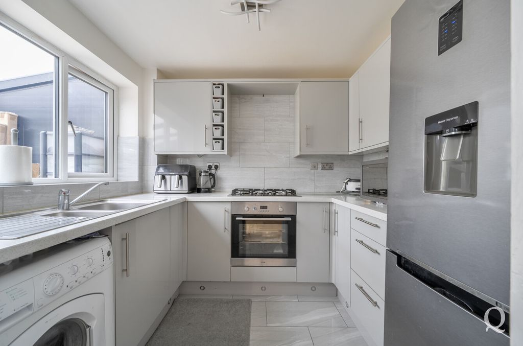 Property photo 2 of 24 3c8d53Ea-A5B4-4Bc...