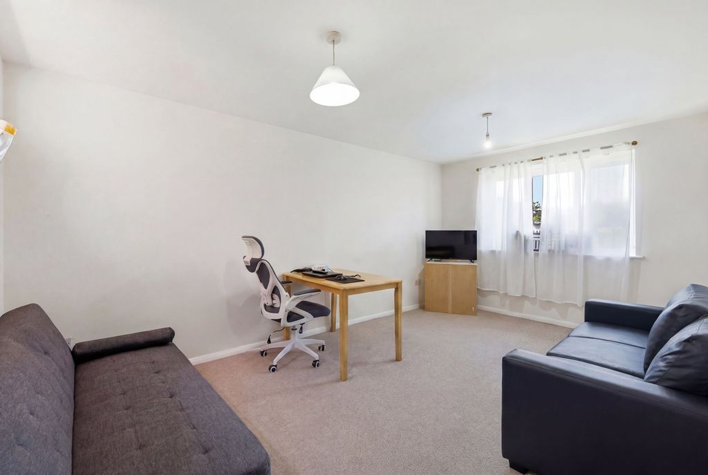 Property photo 3 of 8