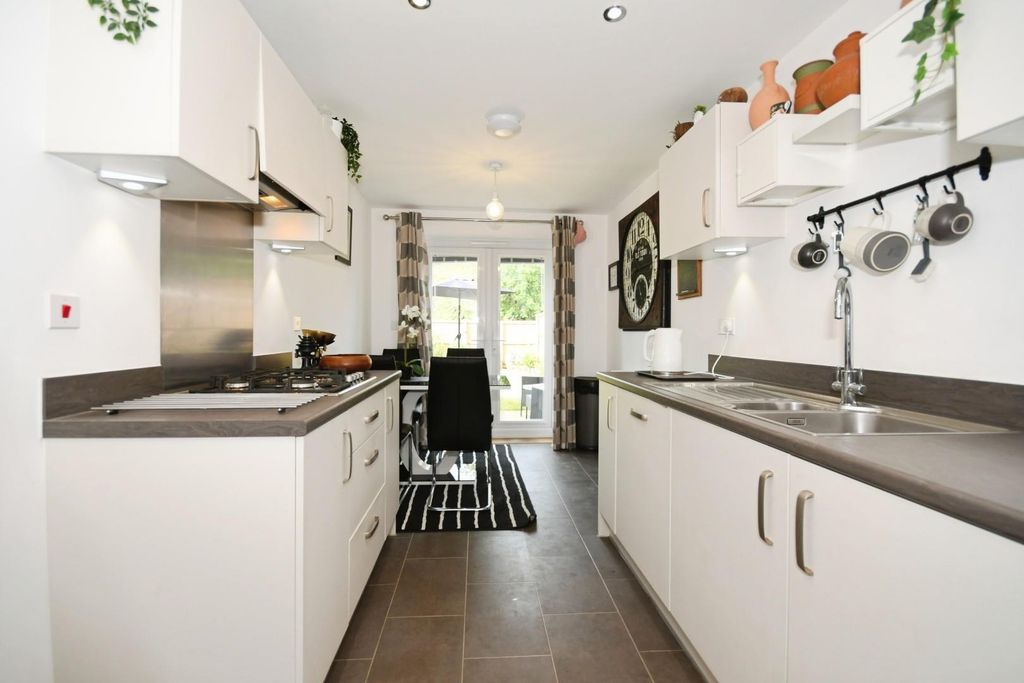 Property photo 2 of 20 Kitchen.Jpg