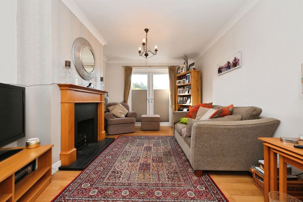 Property photo 2 of 18