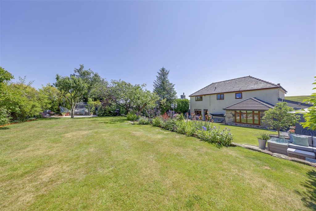 Property photo 3 of 45 Upper Garden
