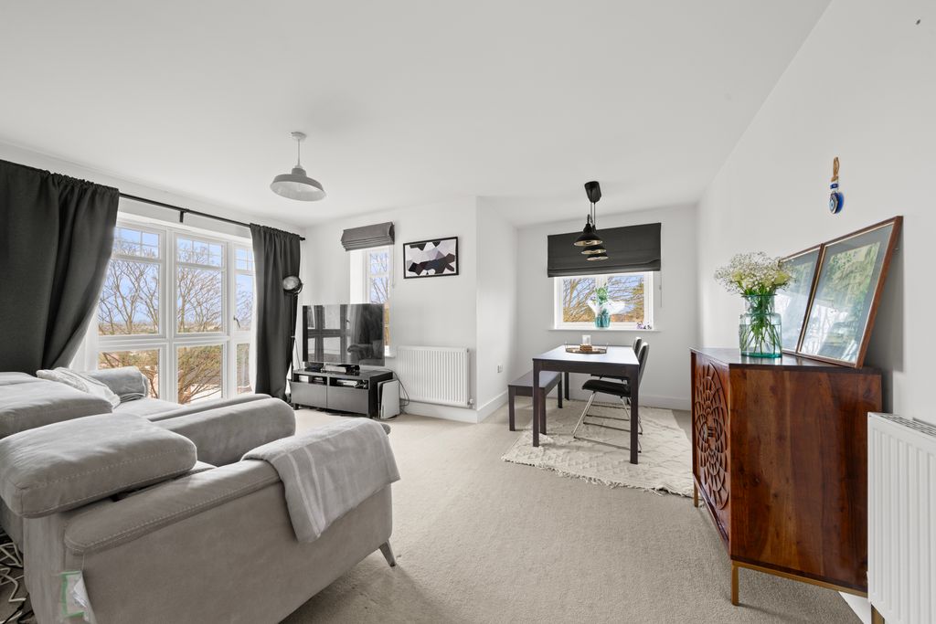 Property photo 1 of 18 Living Area