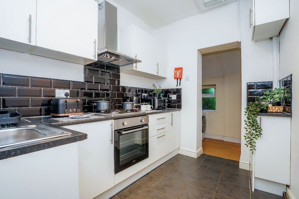 Property photo 1 of 29