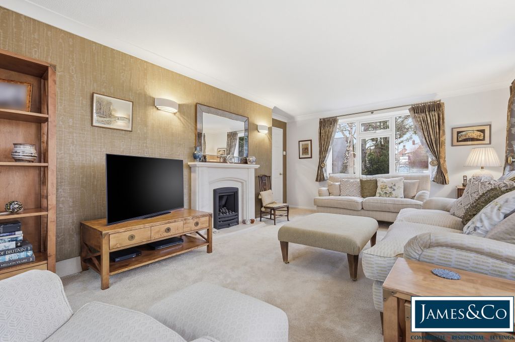 Property photo 3 of 23 1Riversidej